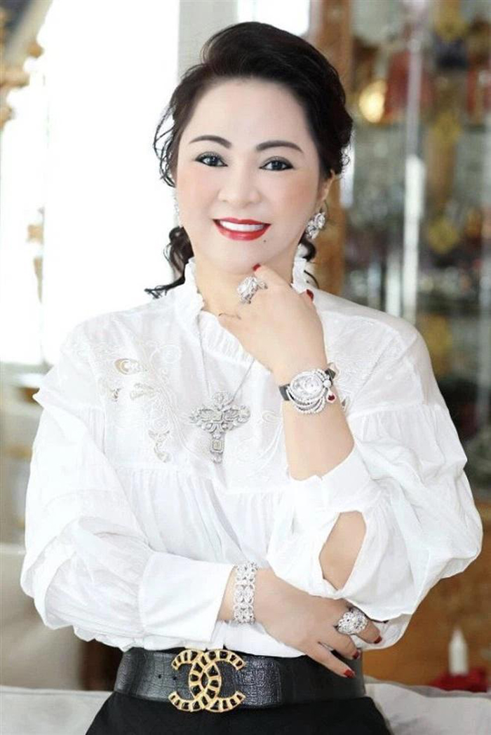 doanh nhân nguyễn phương hằng đeo đồng hồ gì?